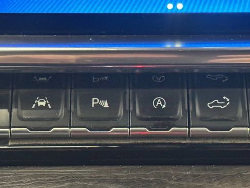 Used 2022 Chevrolet Silverado 1500 LTZ w/ LTZ Convenience Package II image 40