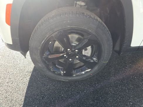 New 2025 Jeep Grand Cherokee L Limited image 8