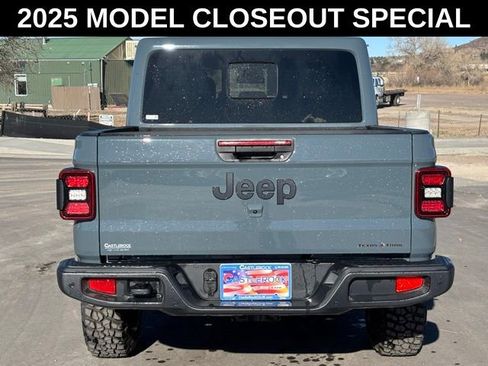 New 2025 Jeep Gladiator Sport image 4