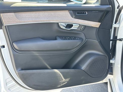 Certified 2025 Volvo XC90 B6 Plus w/ Protection Package Premier image 15