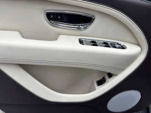 New 2025 Bentley Bentayga Extended Wheelbase image 50