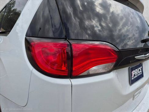 Used 2023 Chrysler Voyager LX FWD image 10