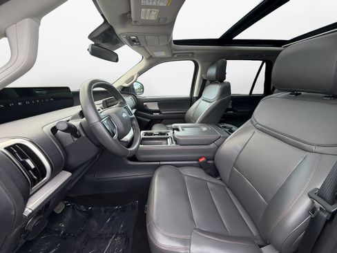 Used 2025 Ford Expedition Active AWD/4WD image 10