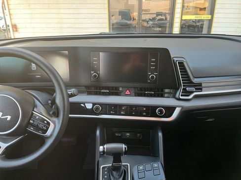 Used 2025 Kia Sportage LX image 17