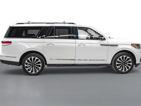 Used 2022 Lincoln Navigator L Reserve AWD/4WD image 5
