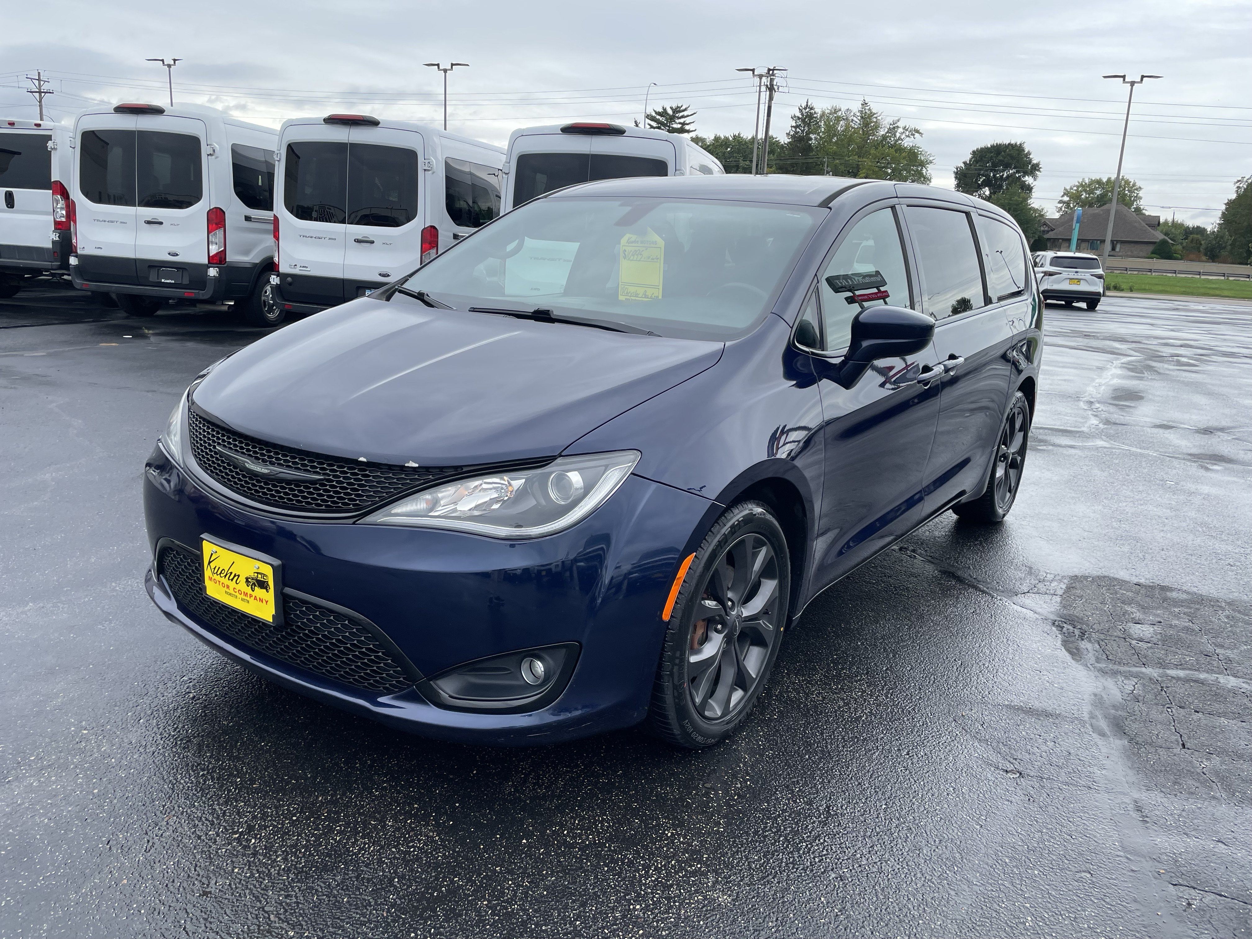 Used 2018 Chrysler Pacifica Touring Plus w/ S Appearance Package FWD image 4
