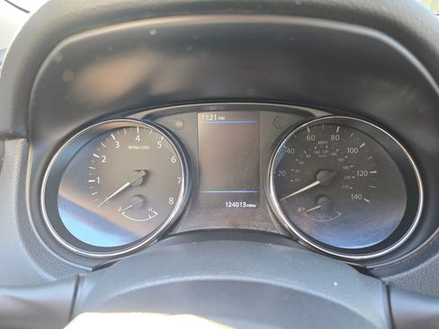 Used 2019 Nissan Rogue S image 24