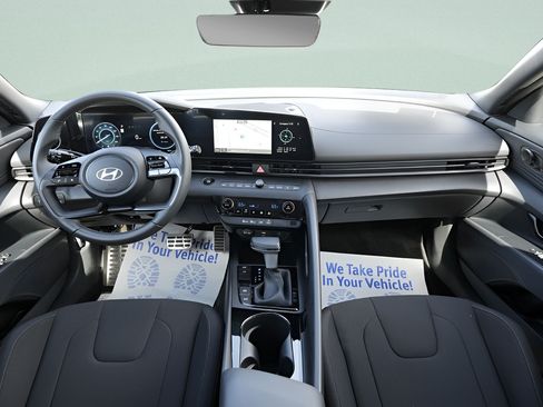 Certified 2025 Hyundai Elantra SEL FWD image 16
