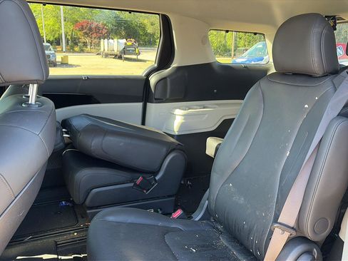 Used 2024 Kia Carnival SX image 3