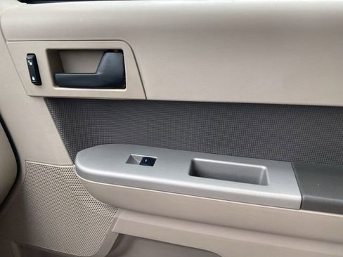 Used 2010 Ford Escape XLT image 22