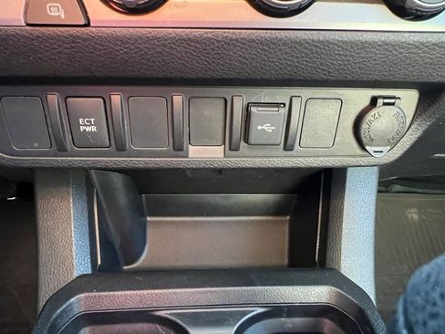 Used 2022 Toyota Tacoma SR image 40