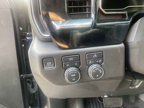 Used 2023 Chevrolet Silverado 1500 LT AWD/4WD image 15
