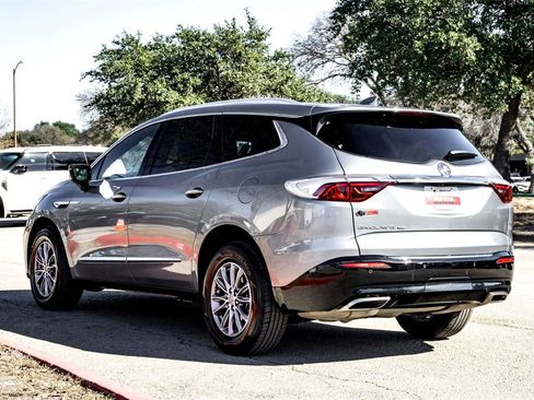 Used 2024 Buick Enclave Premium image 7