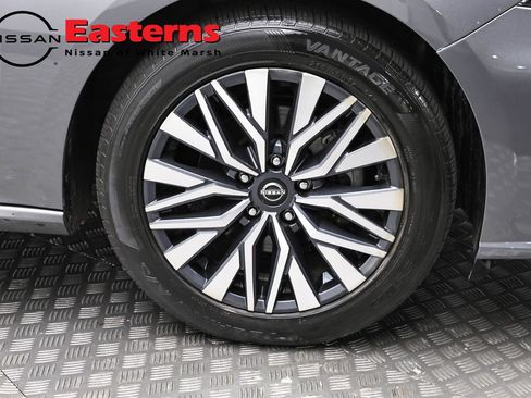 Used 2025 Nissan Altima 2.5 SV FWD image 30
