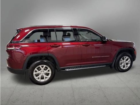 Used 2023 Jeep Grand Cherokee Limited w/ Luxury Tech Group II AWD/4WD image 6