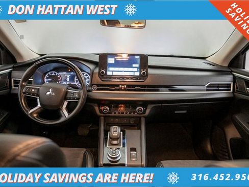 Used 2022 Mitsubishi Outlander SE image 3