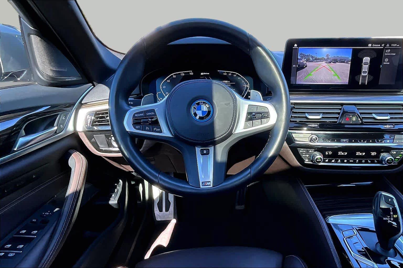 Used 2023 BMW 530e xDrive w/ Executive Package AWD/4WD image 6