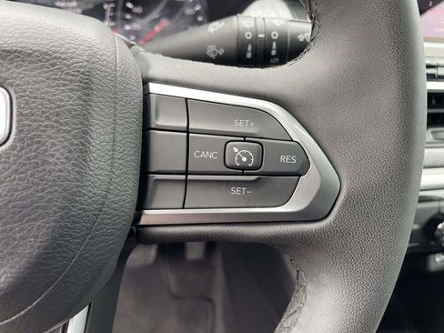 Used 2024 Jeep Compass Latitude image 19