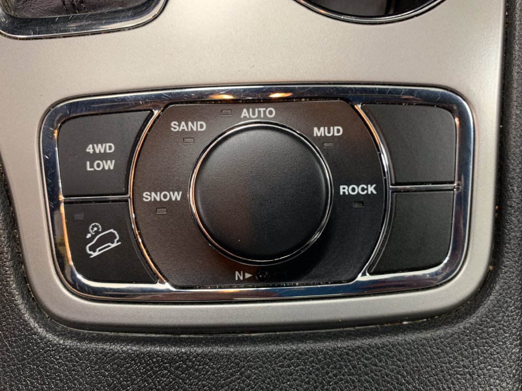 Used 2020 Jeep Grand Cherokee Limited AWD/4WD image 27