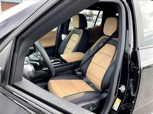 New 2026 Chevrolet Equinox ACTIV w/ Convenience Package III image 9