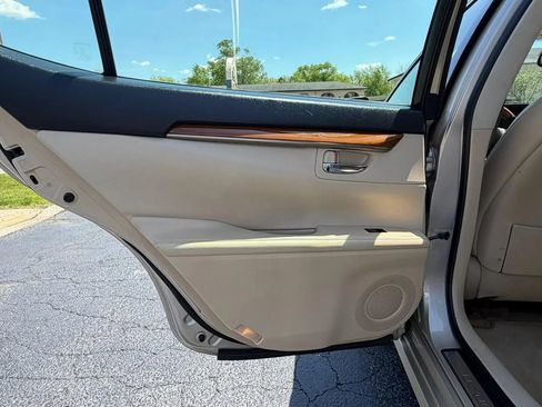 Used 2015 Lexus ES 300h w/ Navigation System Package FWD image 31