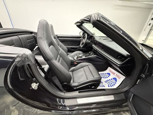 Used 2025 Porsche 911 Carrera image 28