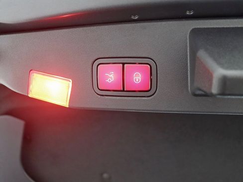 Used 2013 Mercedes-Benz SL 550 image 36