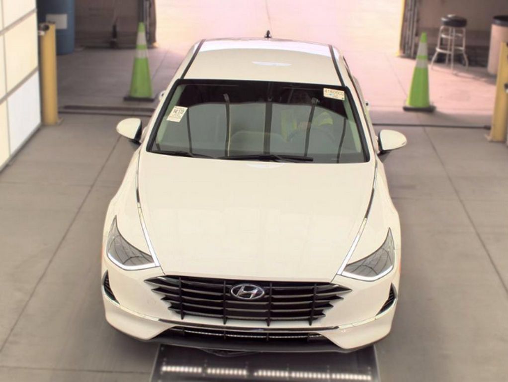 Used 2023 Hyundai Sonata SE FWD image 2
