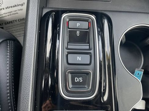 Used 2025 Honda Pilot EX-L image 15