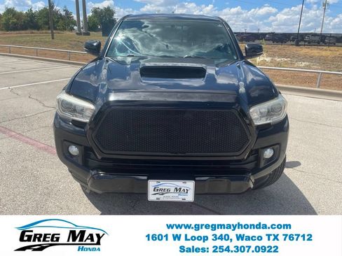 Used 2016 Toyota Tacoma TRD Sport w/ Towing Package RWD image 9
