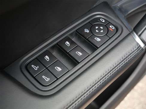 Used 2022 Porsche Cayenne Turbo image 11