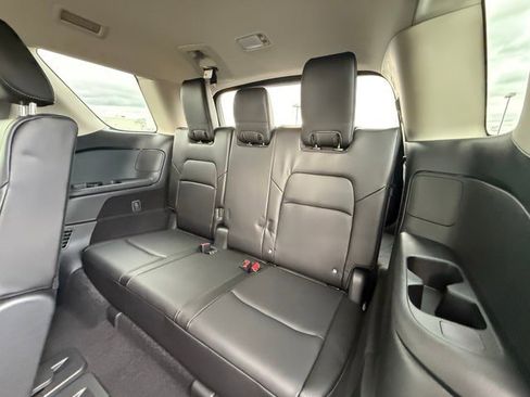 New 2025 Nissan Pathfinder SL image 15