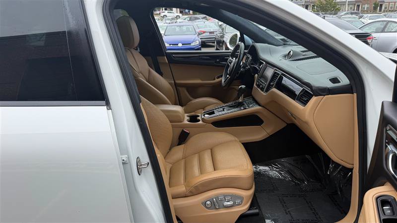 Used 2016 Porsche Macan Turbo AWD/4WD image 5