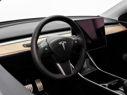 Used 2020 Tesla Model Y Long Range image 17