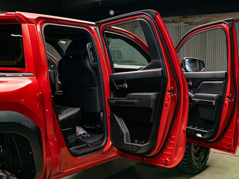 Used 2025 Toyota Tacoma TRD Off-Road image 31