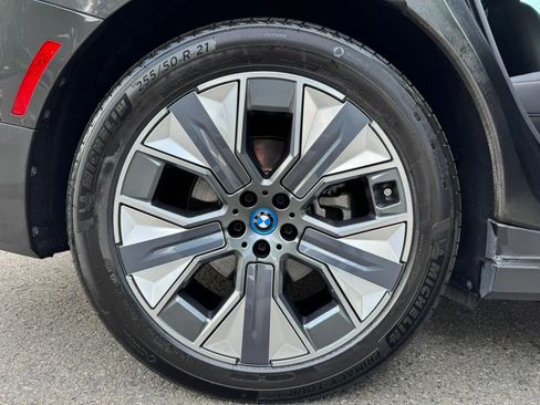 Used 2023 BMW iX xDrive50 w/ Premium Package AWD/4WD image 17