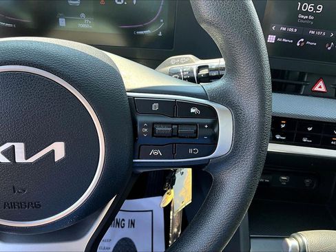 Used 2024 Kia Sportage LX image 12