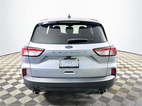 Used 2022 Ford Escape SE w/ SE Sport Appearance Package image 4