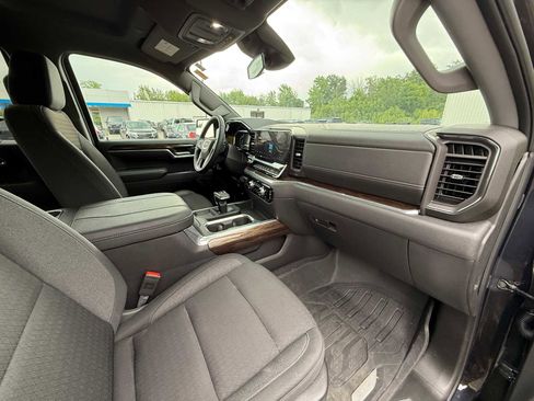 Used 2025 GMC Sierra 1500 Elevation image 41