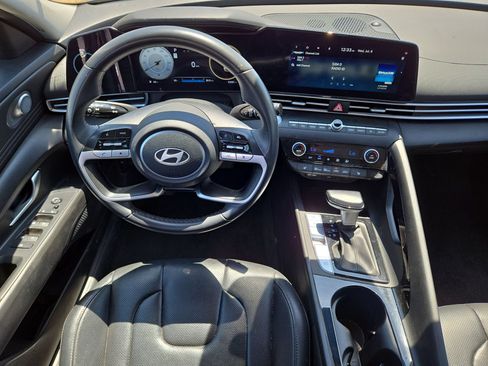 Used 2025 Hyundai Elantra Limited FWD image 14