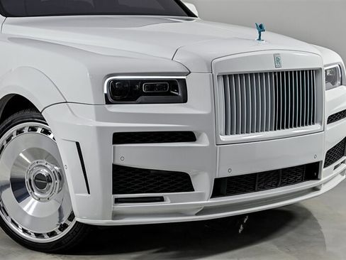 Used 2023 Rolls-Royce Cullinan AWD/4WD image 3