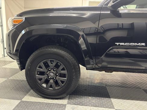 Used 2020 Toyota Tacoma SR5 AWD/4WD image 13