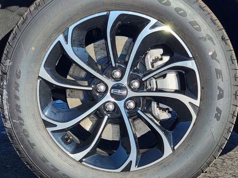 New 2026 Lincoln Nautilus Premier image 17