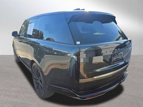 Used 2025 Land Rover Range Rover SE image 3