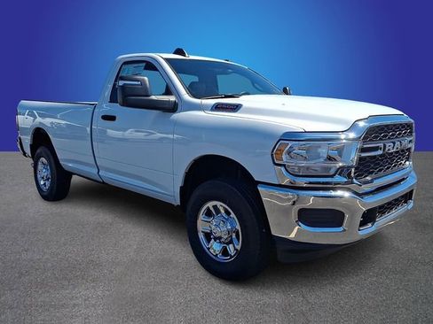 Used 2024 RAM 2500 Tradesman w/ Chrome Appearance Group AWD/4WD image 3