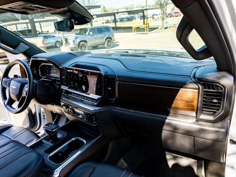 Used 2024 Chevrolet Silverado 1500 High Country w/ Technology Package image 17