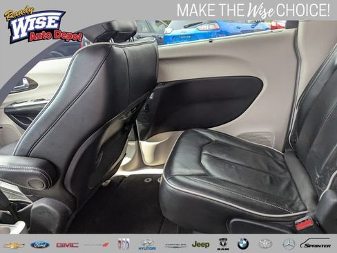 Used 2022 Chrysler Pacifica Limited FWD image 22