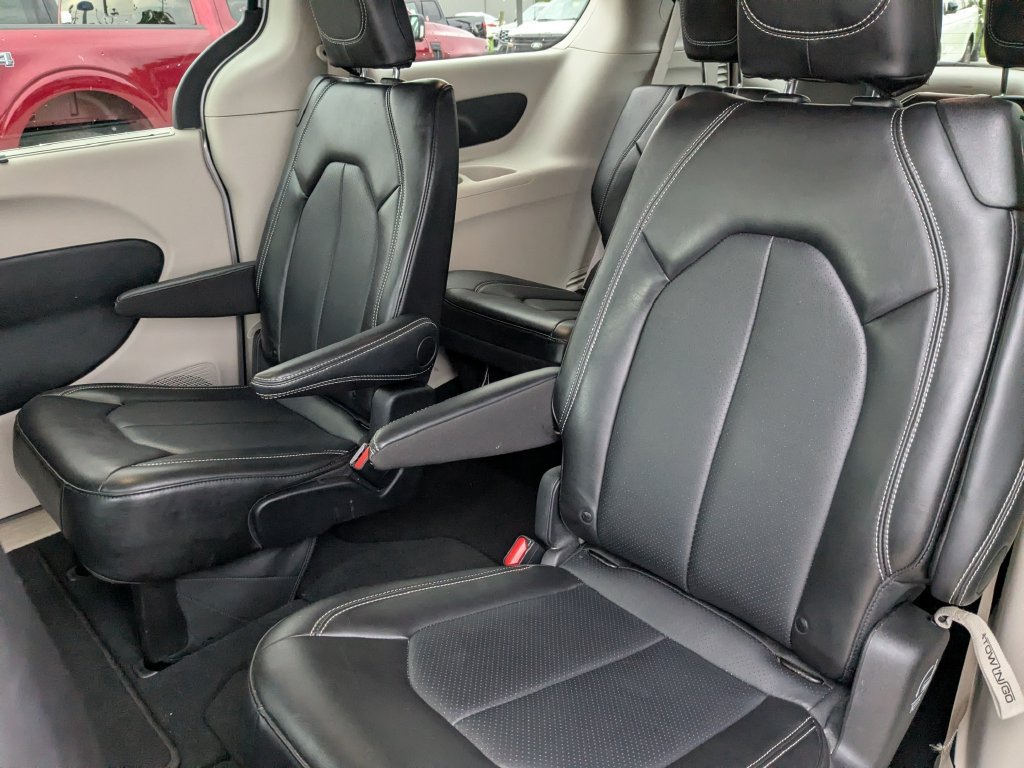 Used 2024 Chrysler Pacifica Touring-L FWD image 26