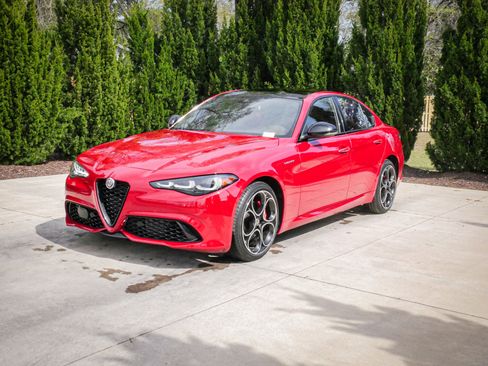 Used 2024 Alfa Romeo Giulia Veloce image 5
