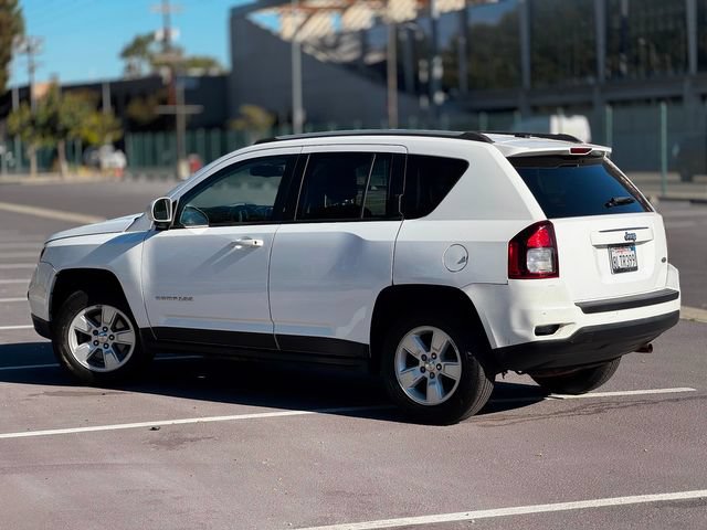 Used 2017 Jeep Compass Latitude FWD image 10